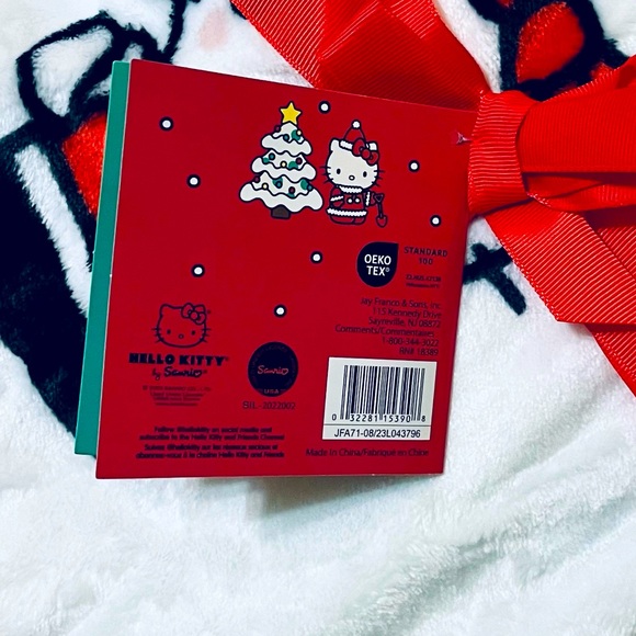 ๐๐ Hello Kitty Oversized Christmas Throw Blanket - Picture 6 of 6